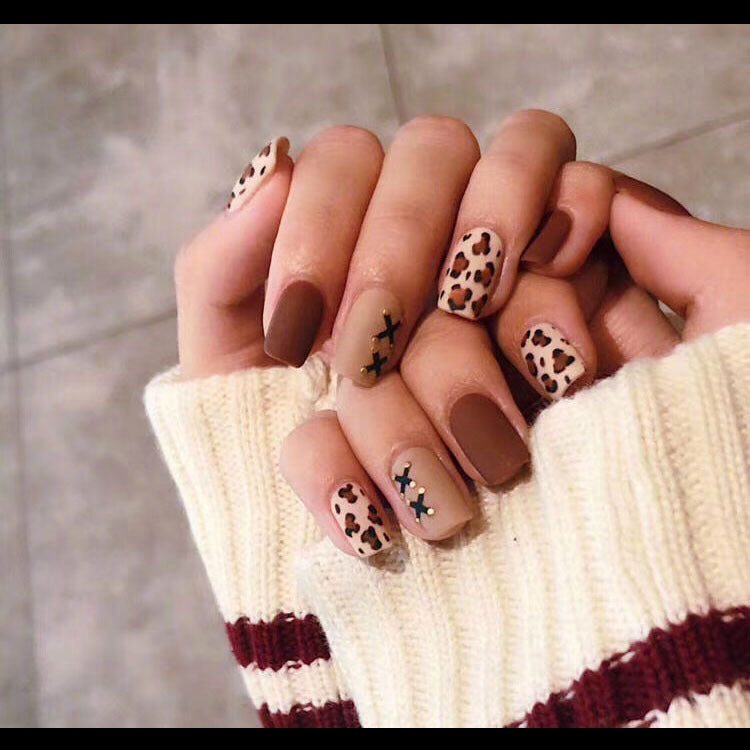 Fashionably Handmade Patterned Short Press On Nails (31 styles)